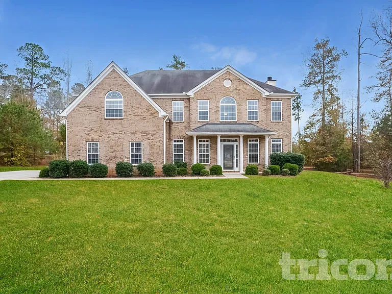 585 Chastleton Dr — Photo 16