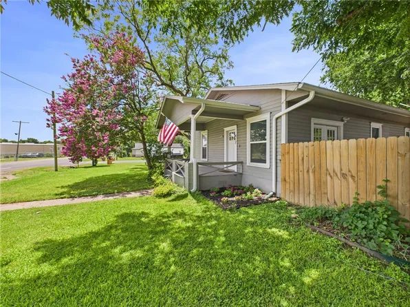 417 S Commerce St, Bremond, TX 76629