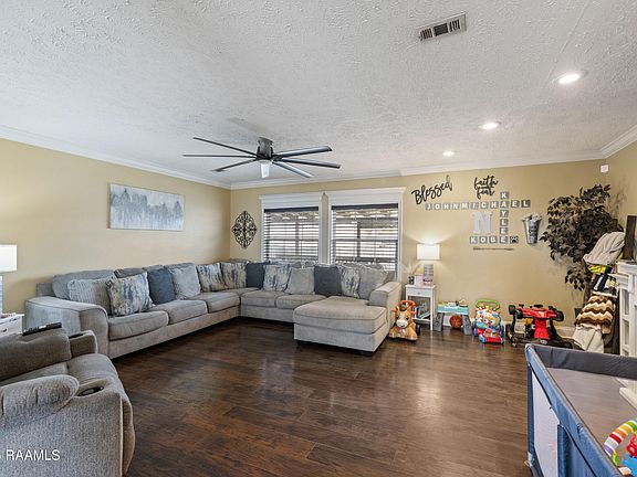 5th image of 209 Windbrook Dr