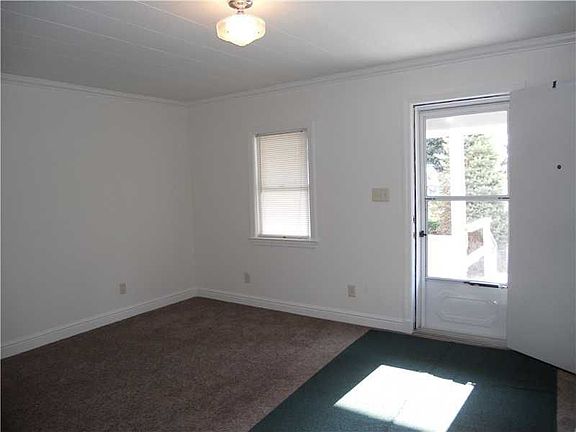 5th image of 105 Seslar St