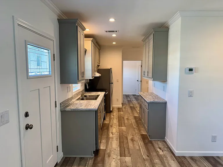 843 E Colonial Cir — Photo 12