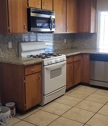 5th image of 31260 Clement St