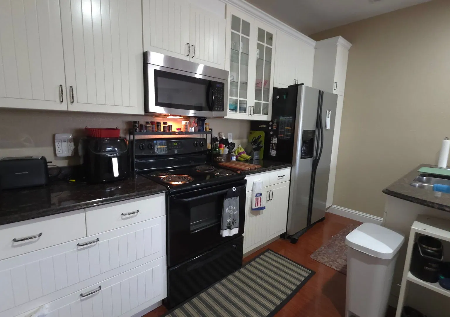 Cute 2 Bedroom Furnished Rental — Photo 2