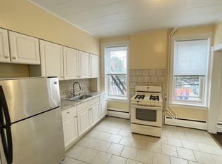 301 1st St #2R, Jersey City, NJ 07302