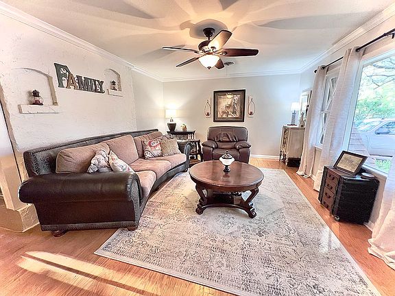 5th image of 3907 Glenwood Dr