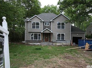 78 Wheat Path Rd E, Mount Sinai, NY 11766