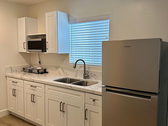 4th image of 4668 Moraga Ave #B