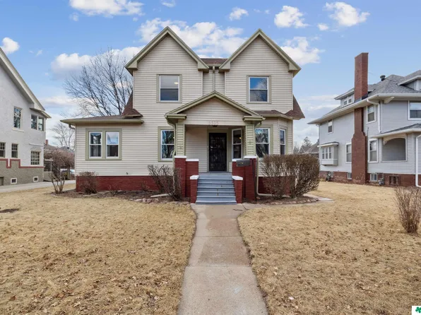 3315 Woolworth Ave, Omaha, NE 68105