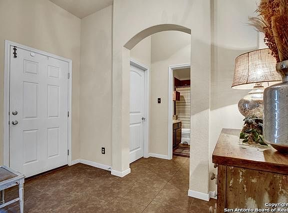 4th image of 822 Wall St