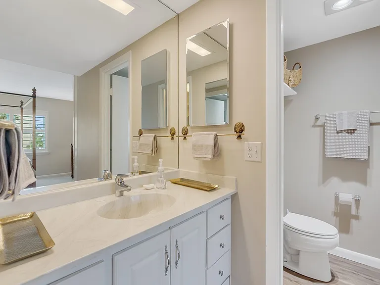 4049 Ocean Dr #204 — Photo 17