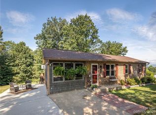 102 Lions Hill St, Morganton, NC 28655