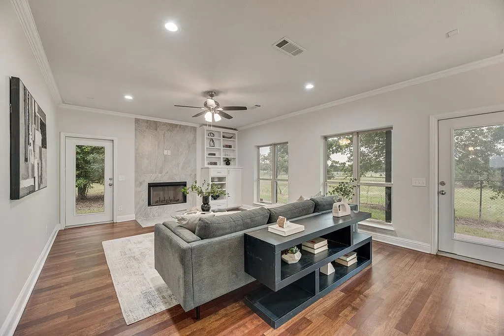 5 bed, 2916 sqft, $4,500 — Photo 4