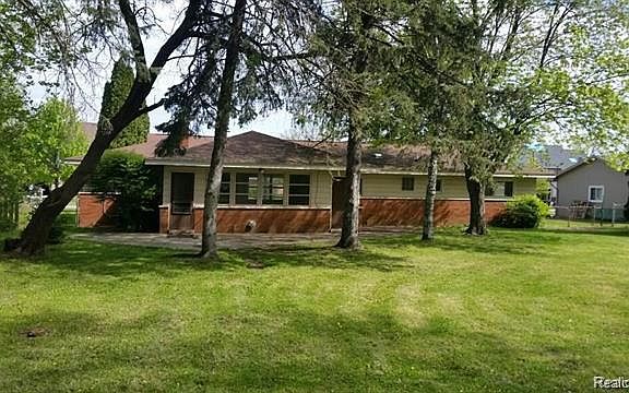 5th image of 8549 Golf Lane Dr