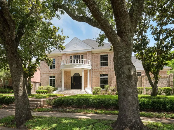 93 Greensward Ln, Sugar Land, TX 77479