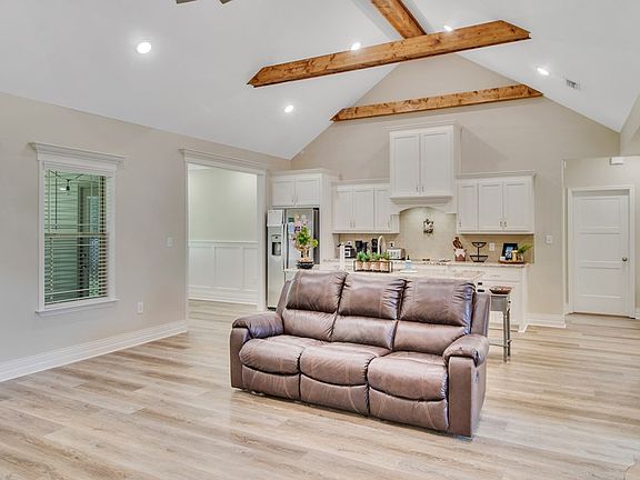 5th image of 3901 Duchess Ct