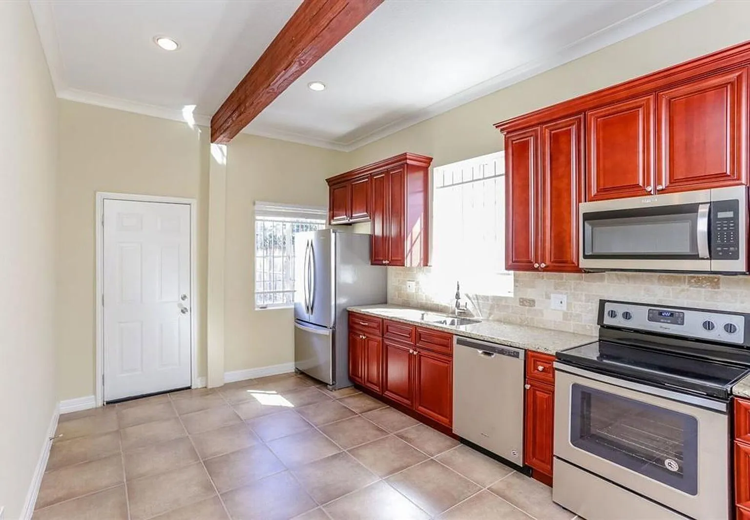 2 bed, 1.5 bath, 1507 sqft, $1,695 — Photo 2