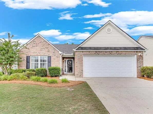 936 Village View Cir, Loganville, GA 30052