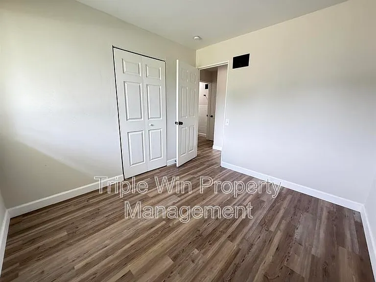 2257 Luxmore Dr — Photo 23