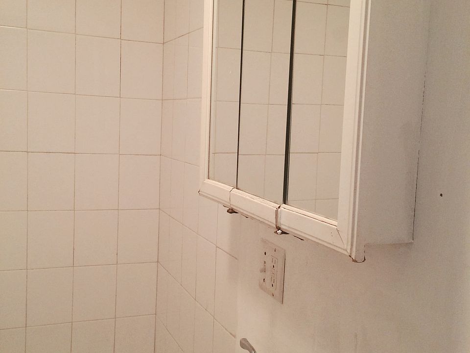 1st image of 8 Grant St APT 1