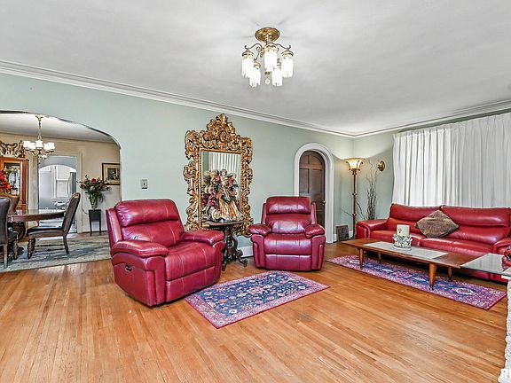 3rd image of 1409 N Cole Ct