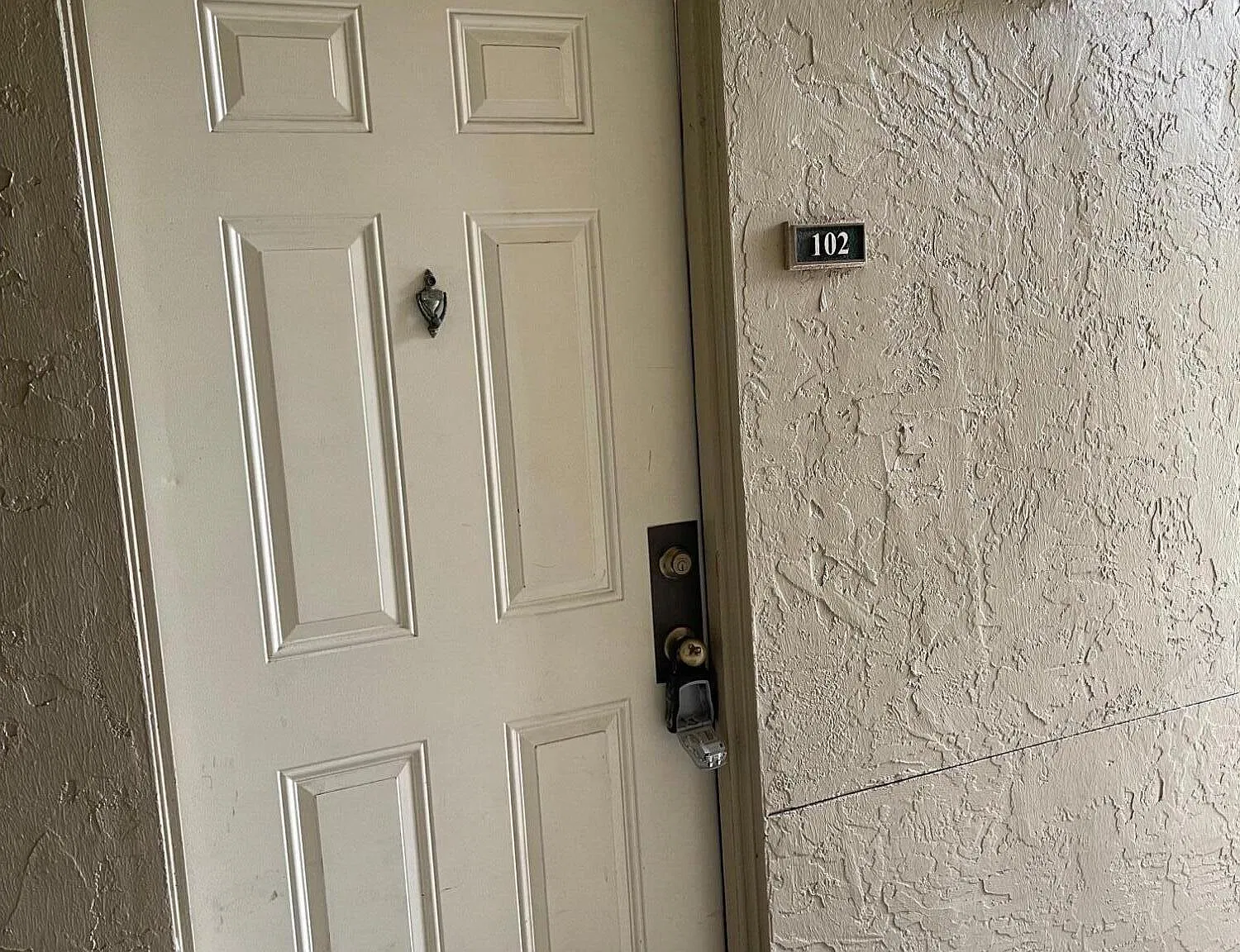 1 bed, 1.0 bath, 636 sqft, $1,900 — Photo 2
