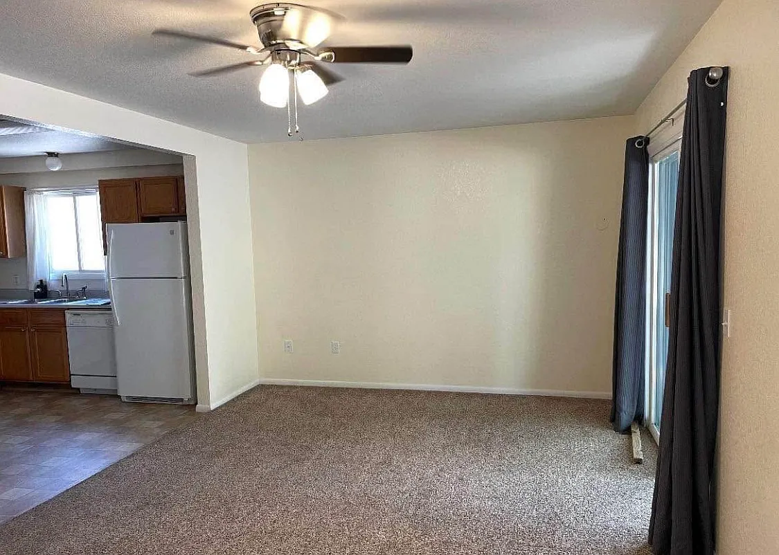 2 bed, 950 sqft, $1,250 — Photo 2
