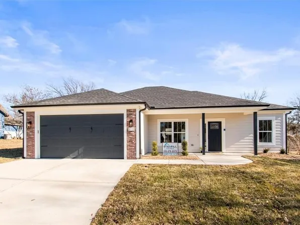 218 N Boardman St, Pleasant Hill, MO 64080