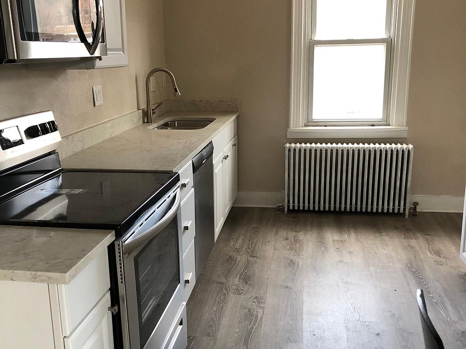 Solid surface countertops with new appliances