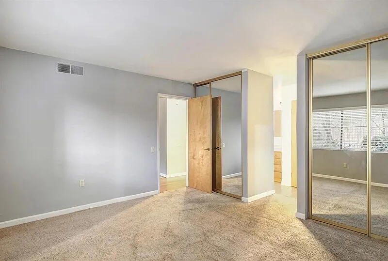 1 bed, 1.0 bath, 701 sqft, $1,299 — Photo 1