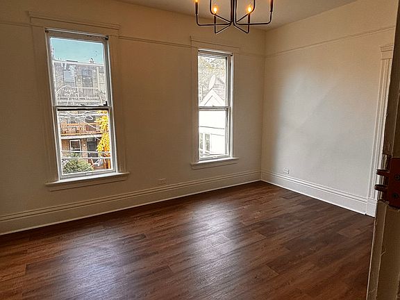 Dining Room (12' x 15')