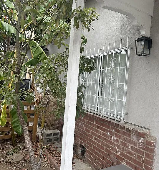 1116 N Ardmore Ave — Photo 3