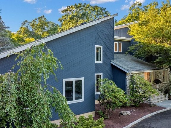 5th image of 22 Cambridge Dr