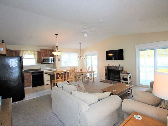 4th image of 3047 West Ave #2