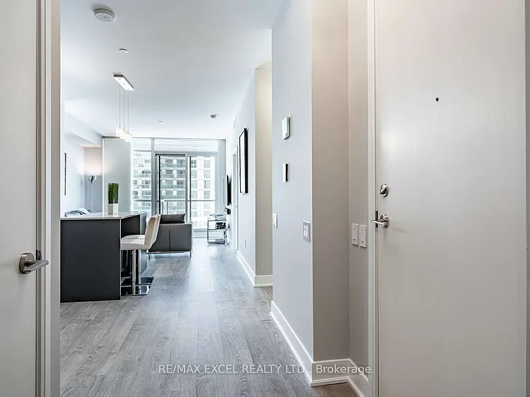 30 Roehampton Ave #619 — Photo 7