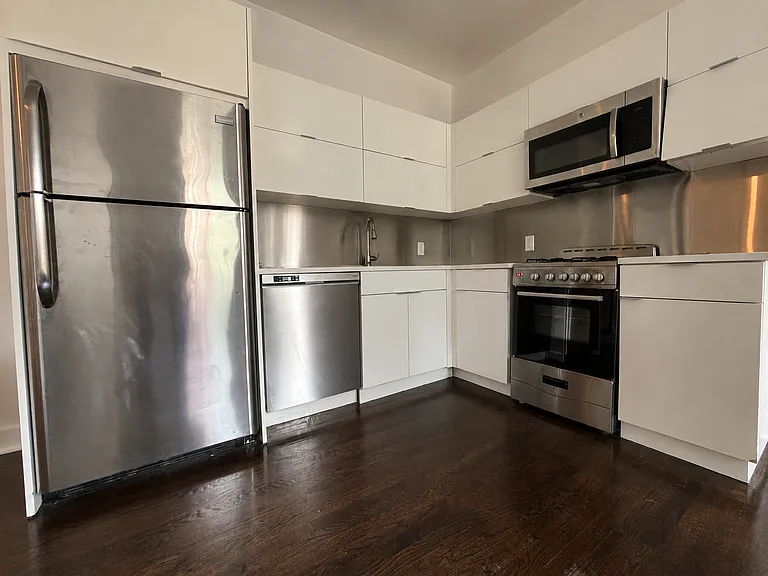 25-04 44th St #2 — Photo 4