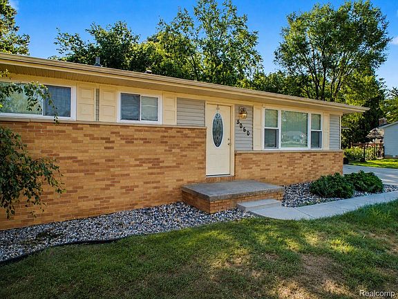 2nd image of 5060 Tahquamenon Trl