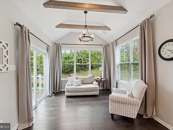 5th image of 153 Bowery Ln