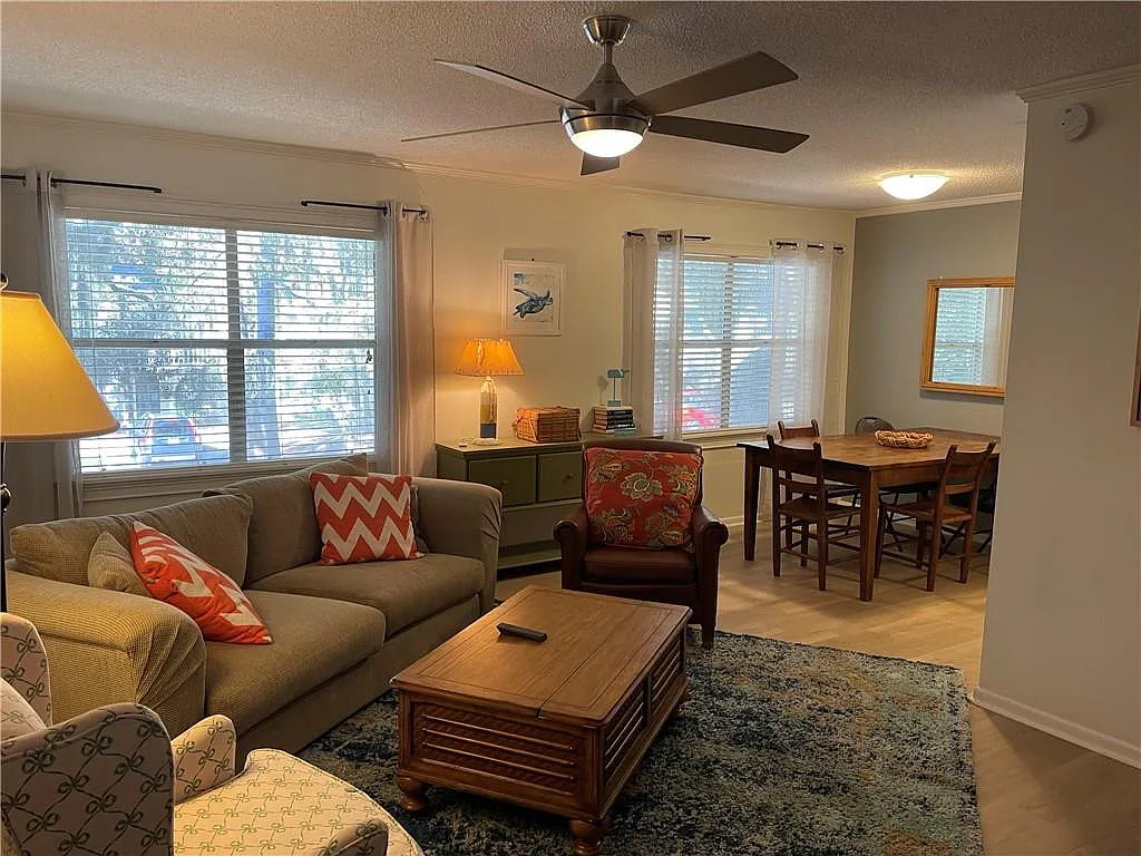 2 bed, 1.0 bath, 786 sqft, $2,200 — Photo 3