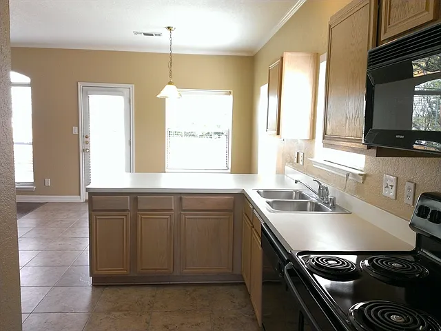 7504 Wood Slope Dr — Photo 2