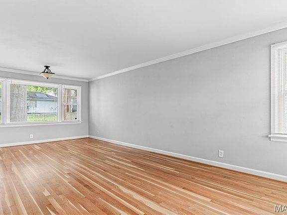 2nd image of 1523 Golden Dr
