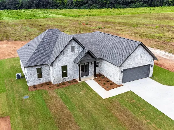 718 Riverknolle Rd, Tallassee, AL 36078