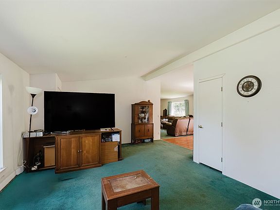 5th image of 1320 SW Hollyhock Lane