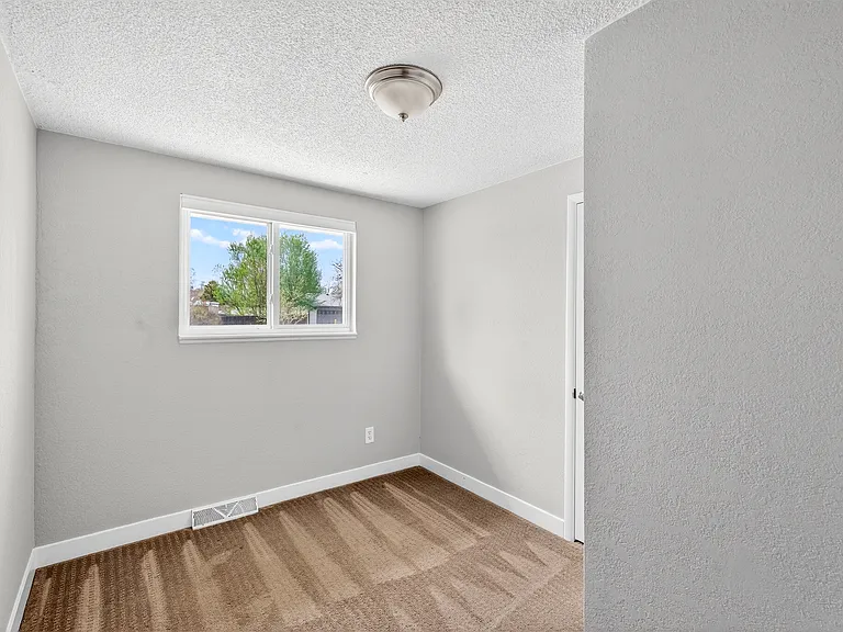 5246 Pierce St — Photo 21