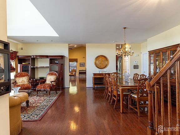 5th image of 130 Orleans Rd