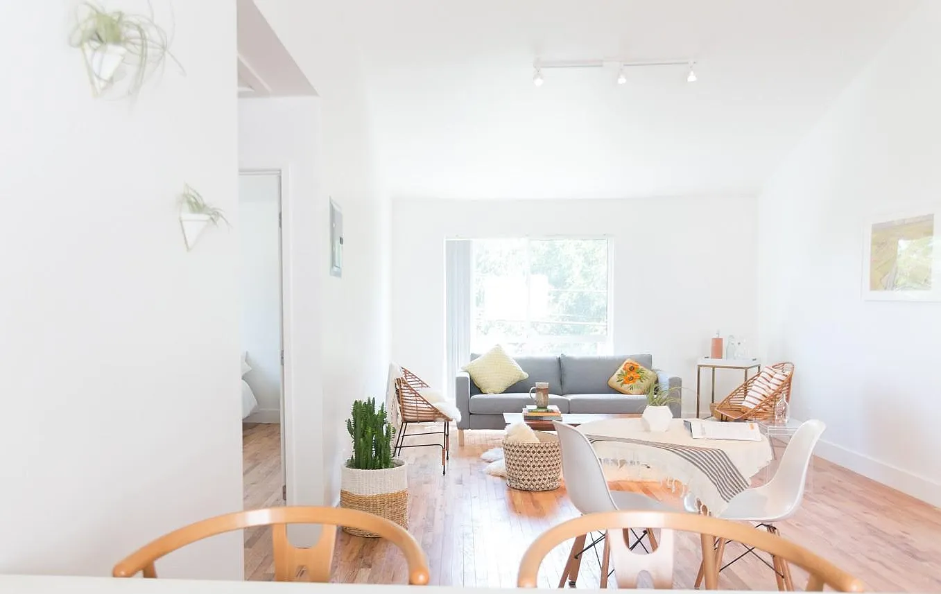 2 bed, 800 sqft, $3,250 — Photo 2