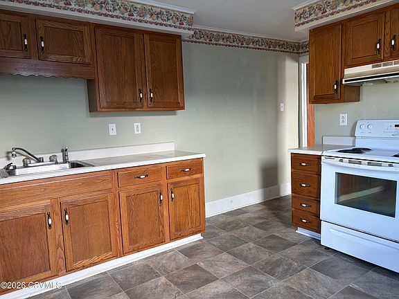 5th image of 414 N 5th St