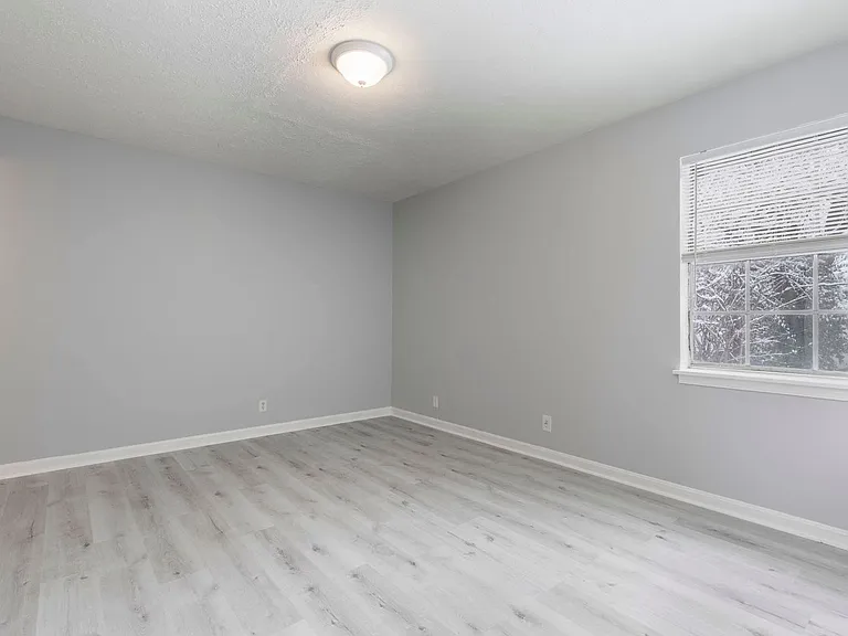 4800 Southern Pkwy — Photo 12