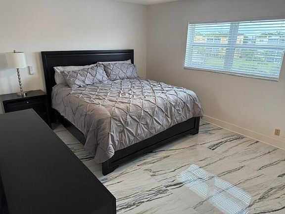 5th image of 205 SE 11th Ter APT 405