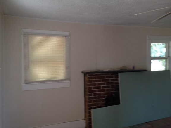 2nd image of 26 W 21st St