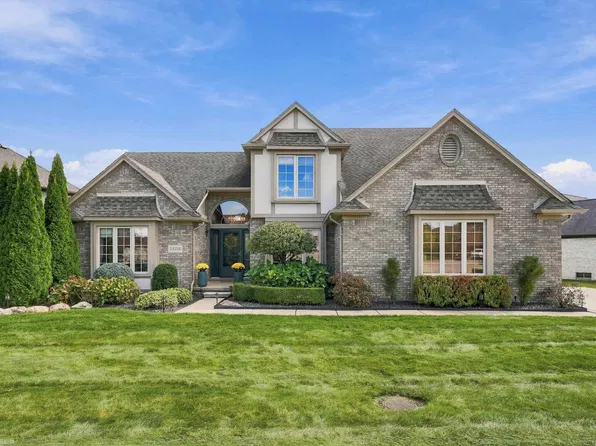 52716 Woodmill Dr, Macomb, MI 48042